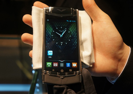 Ti là dòng điện thoại đầu tiên của Vertu dùng hệ điều hành Android.