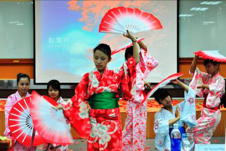 Sinh viên FPT trong Lễ hội văn hóa Nhật Bản do nhà trường tổ chức, một sự kiện nhằm giúp sinh viên tìm hiểu về văn hóa nghệ thuật của các nước trên thế giới.