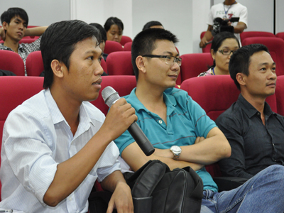 Nguyễn Trung Hậu, Phòng Marketing, FPT Telecom đặt câu hỏi giao lưu vơi diễn giả.