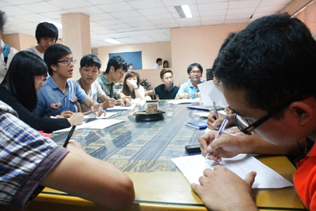 Sinh viên FPT trong một giờ học. Cách thức thi và chấm điểm tiếng Anh ở Philippines cũng minh bạch và yêu cầu trình độ giống với chương trình này tại Việt Nam.