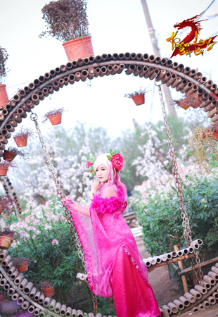 Với mong muốn Nhà phát hành nhanh chóng ra mắt Thiên Long Bát Bộ 3 đình đám, Lê Bảo Ngọc (còn có biệt danh là Cáo Nhỏ), người chơi đã có hơn 5 năm gắn bó với game, đã kỳ công thực hiện bộ ảnh cosplay về Hoa Tiên Tử, một loài trân thú đáng yêu của Thiên Long Bát Bộ.