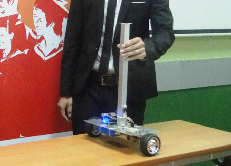 Demo tác phẩm xe hai bánh tự động cân bằng Mini – way. Đồ án nhận được “cơn mưa” khen ngợi của hội đồng chấm đồ án tốt nghiệp.