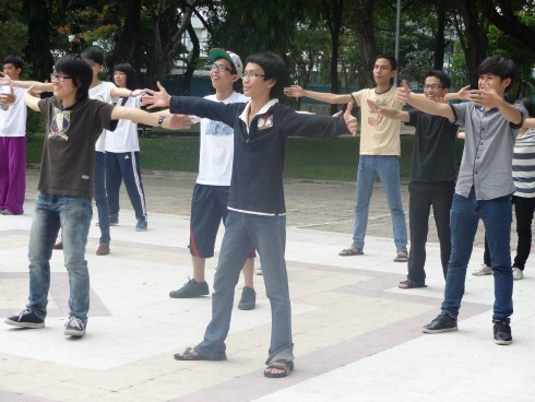 Hơn 30 sinh viên, học sinh tại TP HCM đã tham gia tập luyện.