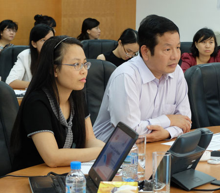 Chủ tịch HĐQT kiêm TGĐ FPT Trương Gia Bình chủ trì buổi gặp mặt nhà đầu tư quý I/2013. Ảnh: Thu Thủy.