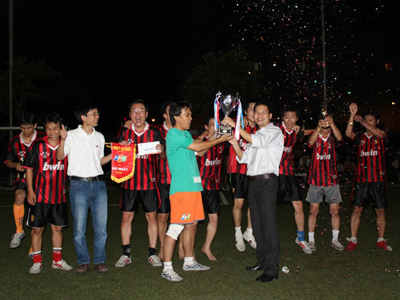 BU29 là đội đăng quang ngôi vô địch FSoft Close Đà Nẵng 2012. Ảnh: C.T.
