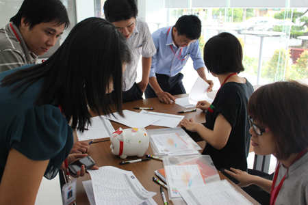 Các tân binh điểm danh trước khi buổi đào tạo diễn ra.