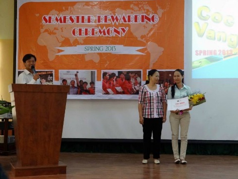 Lê Thị Ngọc Mai, đoạt Cóc vàng khối ngành Kinh tế với 9,2 điểm trung bình học học kỳ.
