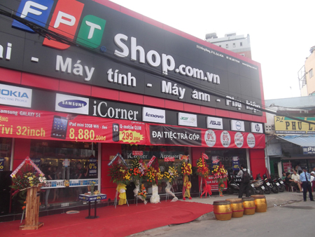 FPT Shop Hồng Bàng có nhiều lợi thế thu hút khách tham quan, mua sắm khi sở hữu mặt tiền đẹp và nằm trên cung đường sầm uất.