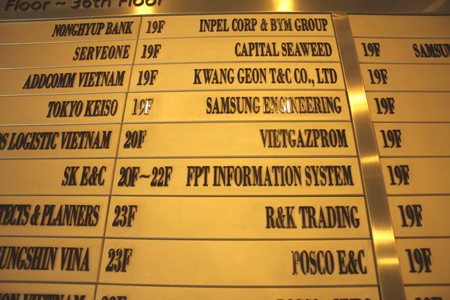 Bảng giới thiệu tại sảnh chính tòa nhà cho biết FPT IS đóng quân tại tầng 20,21,22 của tòa nhà