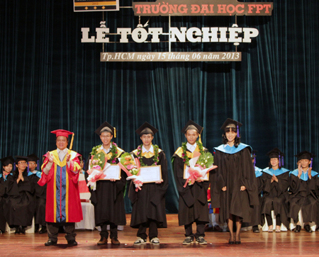 Và 3 sinh viên xuất sắc trong các hoạt động phong trào.