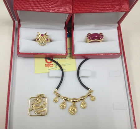 Bộ tứ vật phẩm Trùng Lâu được FPT Online đặt chế tác thành trang sức vàng. Ảnh: FPT Online.