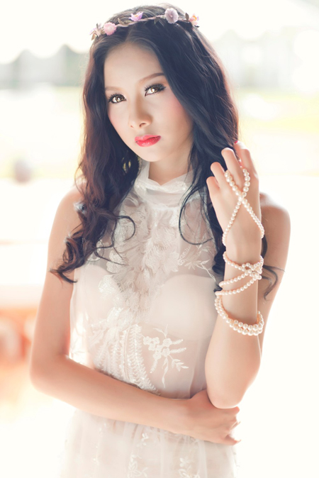 Nguyễn Thị Hằng sinh năm 1993, cao 1m70, nặng 48 kg, số đo ba vòng 83-62-90.