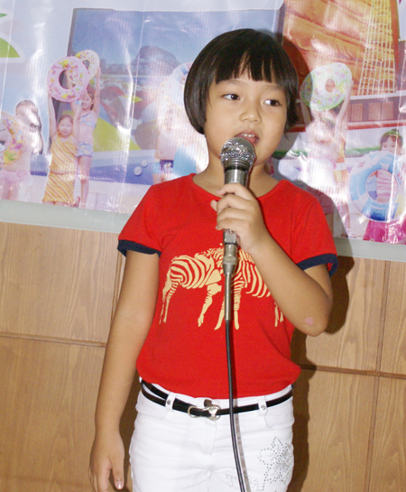Bé Võ Vân Hạ (5 tuổi) được Ban giám khảo đánh giá cao khi bé đọc bài thơ Chú Xtê-pa khá dài. Theo mẹ của bé cho biết, bé đã phải học một tháng mới có thể thuộc được bài thơ này.