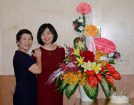 Khoảnh khắc rạng rỡ đón tuổi 46 bên chị Trương Thị Thanh Thanh, Giám đốc FPT Hồ Chí Minh.