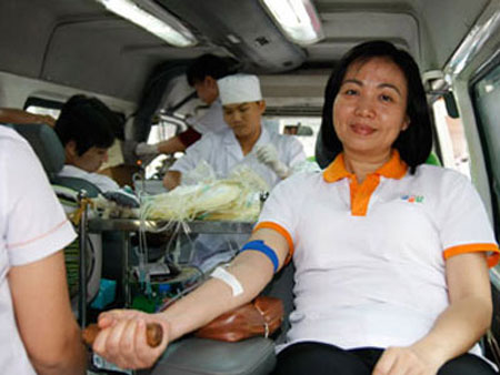 Chị Hồng Hà đang giữ kỉ lục nhân viên nữ hiến máu nhiều nhất (22 lần)