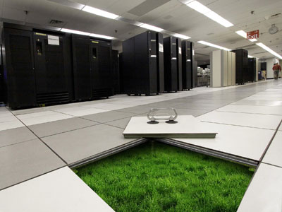 Chứng chỉ ISO 50001:2011 mà Data Center, FPT Telecom vừa đạt được thể hiện cam kết của công ty này trong việc tiết kiệm năng lượng, hướng đến “trung tâm dữ liệu xanh”. Ảnh: Internet.
