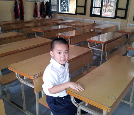Cậu bé Nguyễn Đình Phong học lớp 1 tại trường tiểu học Kim Đồng quận Ba Đình, Hà Nội. Bé là con trai anh Nguyễn Đình Tiến FPT Software Hà Nội, cậu bé hào hứng vào lớp 1 và với mong muốn