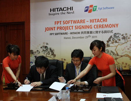 Mối quan hệ hợp tác giữa FPT và Hitachi được nâng lên tầm cao mới. Ảnh: C.T.