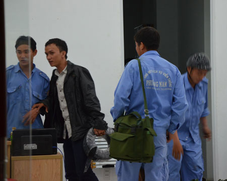 án bộ kỹ thuật của FPT Telecom Đà Nẵng vẫn còn tất bật với công tác phòng bão.
