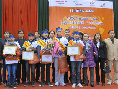 Phú Thọ là điểm đến đầu tiên của FPT Telecom trong đồng hành cùng ViOlympic. Hơn 1.000 học sinh đã tham gia chương trình này. Ảnh: FOX.