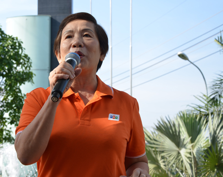 Chị Trương Thanh Thanh, GĐ FPT HCM, phát biểu khai mạc lễ chào cờ.