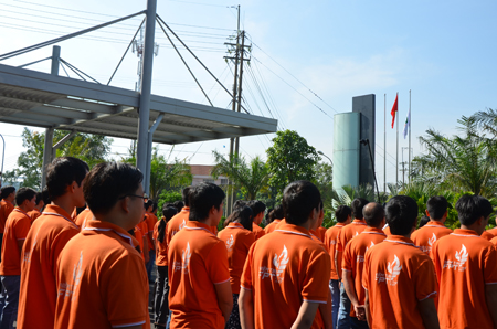 Từ ngày 7/10, FPT Tân Thuận đã tổ chức buổi lễ chào cờ định kỳ diễn ra sáng thứ Hai của tuần đầu trong tháng ngay tại sảnh trước tòa nhà.