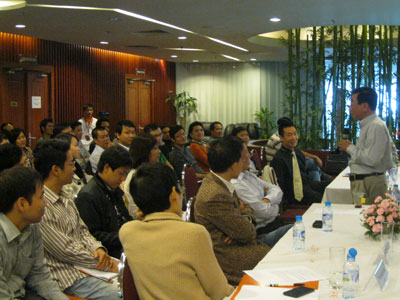 Các thành viên PBC lắng nghe chia sẻ của chuyên gia trong Hội nghị PM 2012. Ảnh: C.T.
