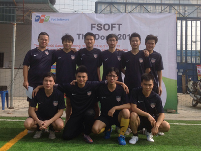 Đương kim vô địch Hòa Lạc FC vào tứ kết FSOFT Thu Đông 2013 qua khe cửa hẹp. Ảnh: Minh Bình.
