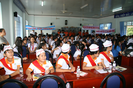 Hơn 100 học sinh các trường THCS Nguyễn Trãi, THCS Kim Đồng và THCS Phước Nguyên trên địa bàn đã tham gia chương trình; trong đó có 15 học sinh xuất sắc đại diện các trường trực tiếp tranh tài.