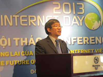 Thứ trưởng Bộ TT&TT Lê Nam Thắng phát biểu tại hội thảo Internet Day 2013. Ảnh: S.T.