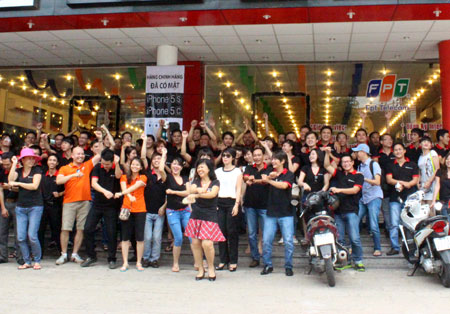 Đoàn có ghé qua Shop Vũng Tàu và Shop Bà Rịa để thăm Anh/em biểu dương lực lượng và nhảy Gangnam Style PR cho Shop