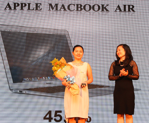 MacBook Air phiên bản 2013 chiếm được cảm tình của người dùng Việt Nam. Sản phẩm của Apple đạt 45,8% phiếu bầu. Đứng thứ hai hạng mục này là Sony với sản phẩm Sony Vaio Pro 11/13 đạt 35,8 % phiếu bầu.
