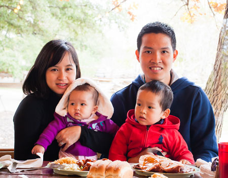 Chị Nguyễn Thu Hương đã cùng chồng quyết định nhanh chóng sang Mỹ khi cả hai còn rất trẻ.