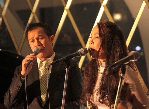 Thái Hòa và Hồng Hạnh cũng đã có hơn 10 năm thường xuyên hát cùng nhau trong các đêm tưởng niệm Trịnh Công Sơn