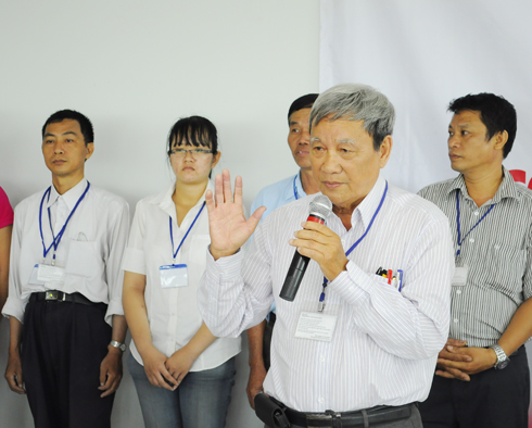 Tổng trọng tài Lê Thiên Vị, Liên đoàn Cờ TP HCM, lưu ý những điểm mới của luật thi đấu.