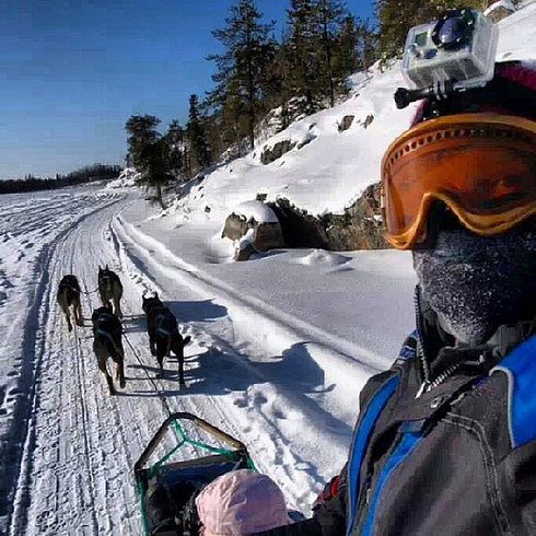 9. Chó trượt tuyết, Canada. Cách khai thác độc đáo giữa khung cảnh thiên tuyệt đẹp. Nhiều điểm xung quanh Ontario cung cấp loại hình này.