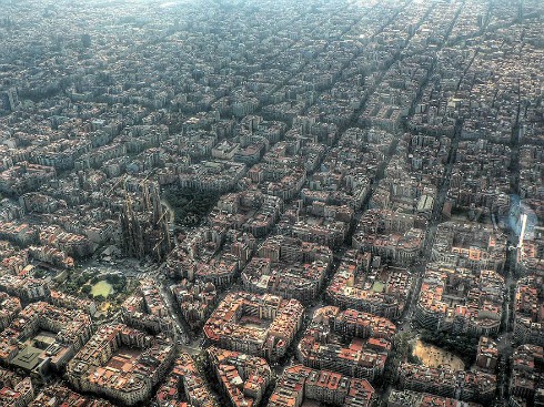 Sagrada Familia - Tây Ban Nha. Nơi này là Vương cung Thánh đường tại Barcelona, Catalonia, Tây Ban Nha, được coi là kiệt tác của kiến trúc sư nổi tiếng người Catalan Antoni Gaudí. Vì kích cỡ và phong cách độc đáo, Sagrada Familia là một trong những điểm du lịch hấp dẫn nhất của Barcelona và là một biểu tượng của Tây Ban Nha.Ảnh: Flick/Aldas Kirvaitis.