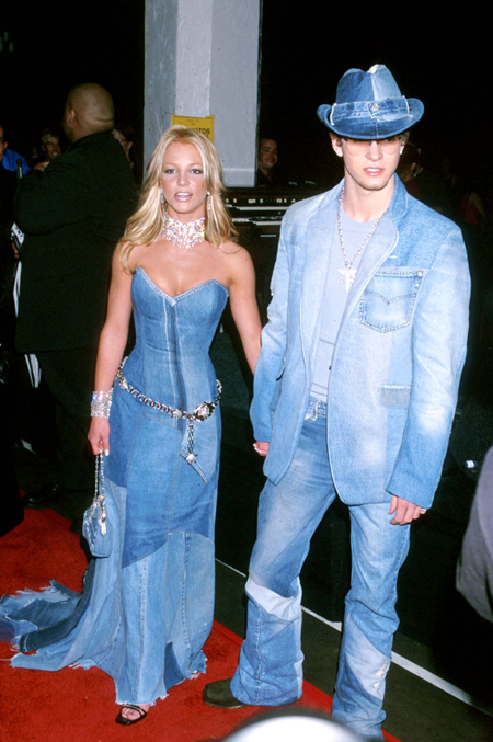 Britney Spears và Justin Timberlake tại Lễ trao giải American Music Awards, 2001.