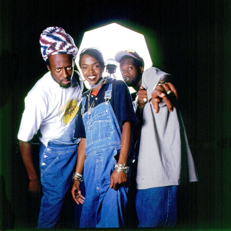 Wyclef Jean, Lauryn Hill, and Praz của nhóm nhạc Hip hop the Fugees trong một shoot hình chung năm 1996.