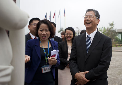 Ngài Đại sứ Hiroshi Fukada chính thức nhậm chức tại Việt Nam từ tháng 9/2013. Khi đó, ông đã rất muốn tới thăm FPT, nhưng vì bận công việc, nên hôm nay được đến cơ sở tại Hòa Lạc, ông rất vui trước sự đón tiếp nhiệt tình của FPT.