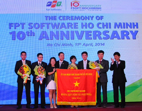 Ghi nhận những đóng góp tích cực trong các hoạt động kinh tế và xã hội tại địa phương, lãnh đạo UBND TP HCM sẽ trao cờ truyền thống cho FPT Software HCM nhân dịp chi nhánh kỷ niệm 10 năm thành lập.