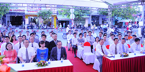 Các khách mời tham dự buổi lễ được tổ chức tại sảnh tòa nhà FPT Cần Thơ, 69 Hùng Vương, quận Ninh Kiều.