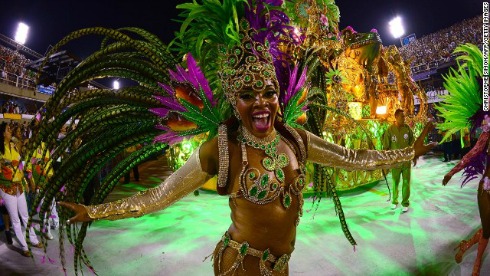 Tiệc tùng đầy quan trọng. Brazil sản sinh hai trong số những đại sự kiện lớn nhất thế giới đã được biết đến như Carnival và Lễ đón năm mới. Nhưng các lễ hội tiếp tục trong suốt cả năm, nhờ sự phong phú của lễ kỷ niệm địa phương, thành phố và một kho ngày lễ tôn giáo. Tại Rio de Janeiro, thành phố liên hoan âm nhạc miễn phí, với các ban nhạc hàng đầu biểu diễn trên các sân khấu ở thành phố, trong khi ở Recife, tại sân khấu ngoài trời của thành phố trên đường phố từ các bãi biển, các buổi hòa nhạc miễn phí từ rock đến forro đều có trong một sự kiện gồm tất cả các tay trống với một bộ trống trong thành phố, hơn 100 người chơi đồng loạt. Vùng Đông Bắc Brazil có rất nhiều lễ hội. Các lễ hội Bumba Meu Boi ở Sao Luis, bang phía đông bắc của Maranhao vào tháng 7. Lễ hội này hòa trộn truyền thống văn hóa dân gian của châu Phi, Ấn Độ bản địa và châu Âu với nhau thành một bữa tiệc không giống như bất kỳ nơi nào ở Brazil. Tiệc tùng đầy quan trọng. Brazil sản sinh hai trong số những đại sự kiện lớn nhất thế giới đã được biết đến như Carnival và Lễ đón năm mới. Nhưng các lễ hội tiếp tục trong suốt cả năm, nhờ sự phong phú của lễ kỷ niệm địa phương, thành phố và một kho ngày lễ tôn giáo. Tại Rio de Janeiro, thành phố liên hoan âm nhạc miễn phí, với các ban nhạc hàng đầu biểu diễn trên các sân khấu ở thành phố, trong khi ở Recife, tại sân khấu ngoài trời của thành phố trên đường phố từ các bãi biển, các buổi hòa nhạc miễn phí từ rock đến forro đều có trong một sự kiện gồm tất cả các tay trống với một bộ trống trong thành phố, hơn 100 người chơi đồng loạt. Vùng Đông Bắc Brazil có rất nhiều lễ hội. Các lễ hội Bumba Meu Boi ở Sao Luis, bang phía đông bắc của Maranhao vào tháng 7. Lễ hội này hòa trộn truyền thống văn hóa dân gian của châu Phi, Ấn Độ bản địa và châu Âu với nhau thành một bữa tiệc không giống như bất kỳ nơi nào ở Brazil.