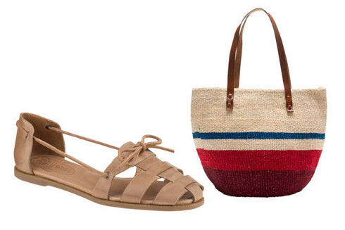 Một đôi sandals kiểu cách và túi cói đơn giản là bạn đã đủ hấp dẫn bao ánh nhìn.