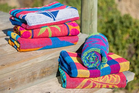 Bạn cần mang theo khăn tắm tới bãi biển. Hãy chọn cho mình một mẫu khăn thật đẹp!