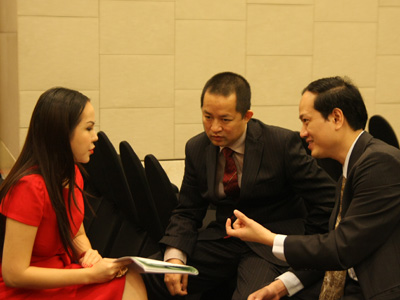Ông Trương Đình Anh và bà Lê Nữ Thùy Dương tại ĐHĐCĐ FPT 2012. Ảnh: C.T.