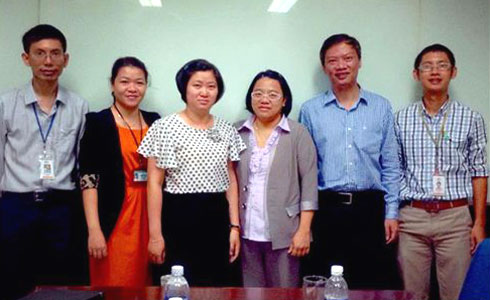Giám đốc FPT Software Đà Nẵng Nguyễn Tuấn Phương (ngoài cùng bên trái) tiếp đoàn công tác. Ảnh: Hoàng Sơn.