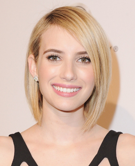 Tóc bob ngang cằm thường phù hợp với những người có mái tóc mỏng và khuôn mặt dài. Điểm cắt ở cằm giúp gương mặt của Emma Roberts giảm bớt độ dài.