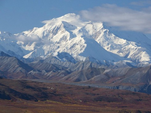 Vườn quốc gia và khu bảo tồn Denali - Alaska. Với diện tích toàn khu là 9.492 dặm vuông, nơi đây rộng gần bằng tiểu bang Vermont - Mỹ. Đây là điểm đáng đến, nơi có đỉnh núi cao nhất Bắc Mỹ và sự giàu có về thiên nhiên hoang dã.