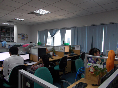 Giờ làm việc của khối văn phòng FPT Retail ở tòa nhà Zodiac là 8h30 nhưng trước đó 30 phút đã có khá nhiều CBNV đến làm việc.